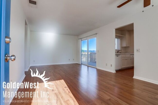 Building Photo - Charming 2Bdm 2Ba Upstairs Condo in a Prim...