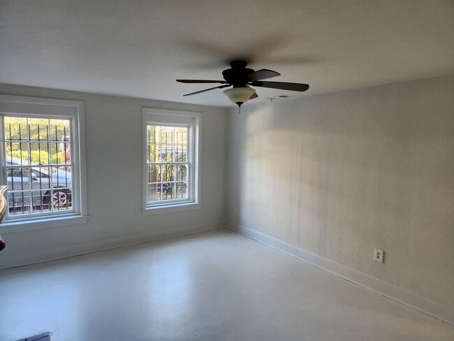 Building Photo - 229 E Gordon St