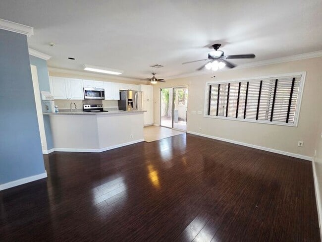 Building Photo - Las Brisas: A 3 bedroom 2.5 bath 2 car garage single family home