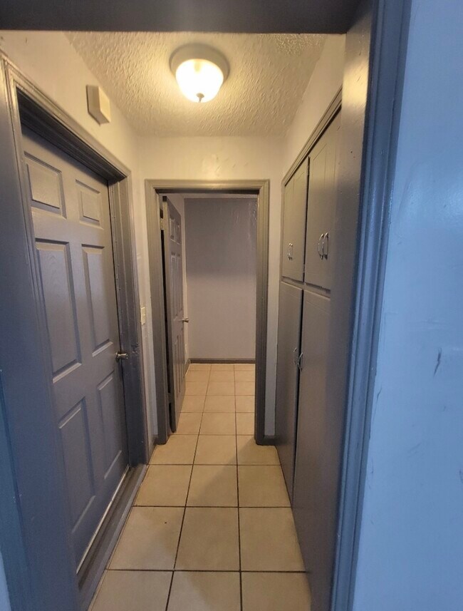 Foto del edificio - 817 NE 81st St
