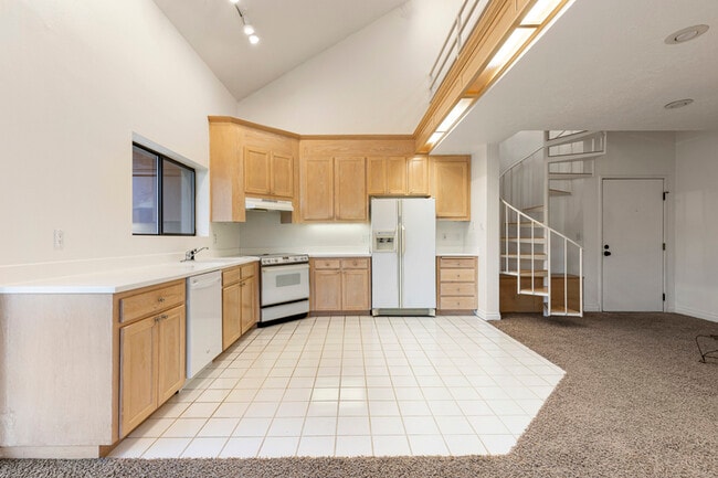 Building Photo - 5250 S Landing Dr