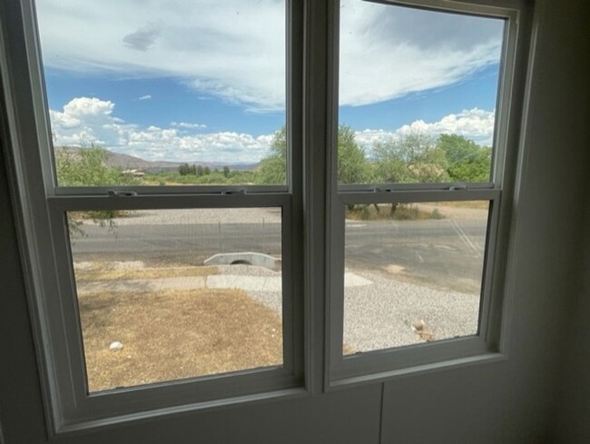 Building Photo - 2 Bedroom on Nice Corner Lot In Clarkdale-...