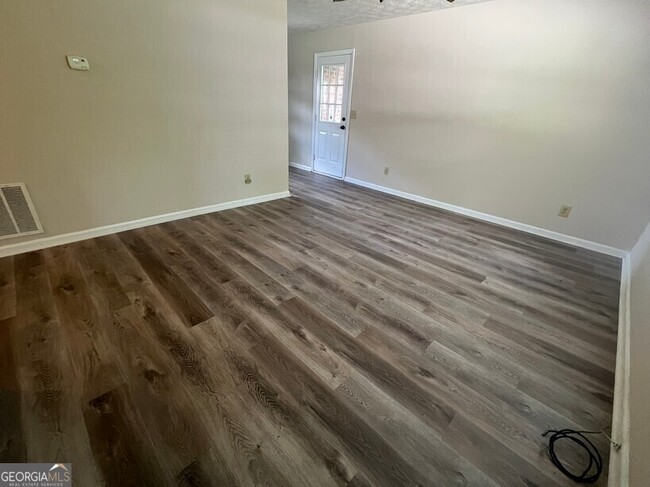 Foto del edificio - 1045 Eastview Rd NE