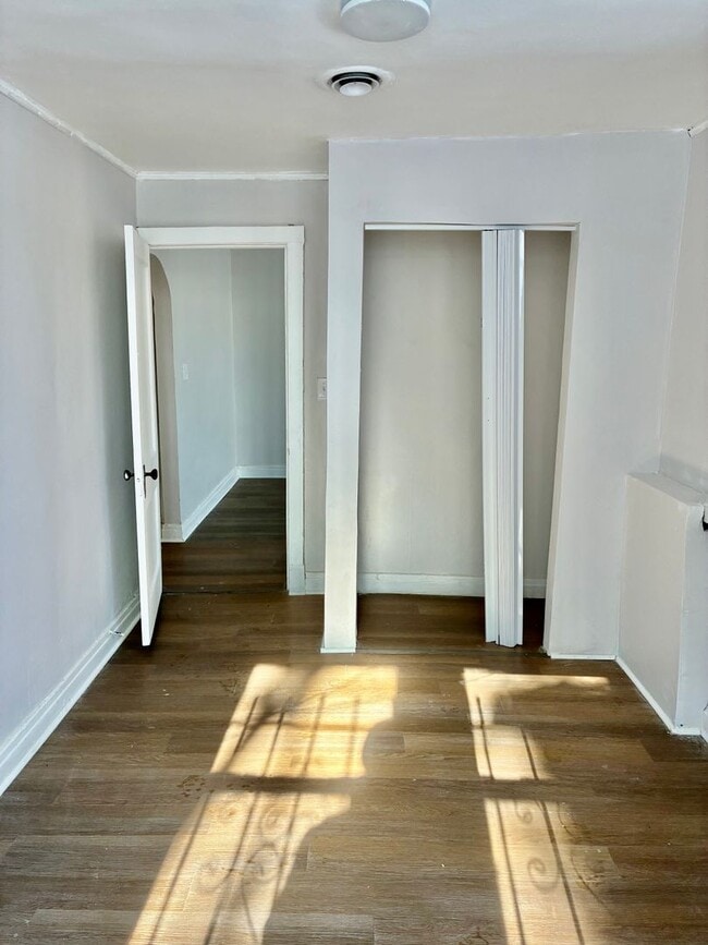 Foto del edificio - 6900 S Jeffery Blvd