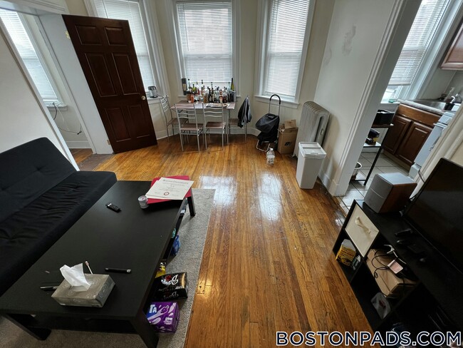 Building Photo - 248 Kelton St