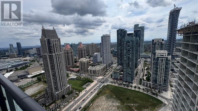 Photo du bâtiment - 4130 Parkside Village Dr