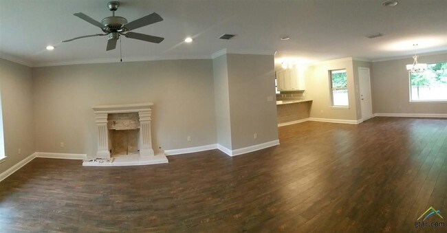 Building Photo - 3219 Fernwood Dr