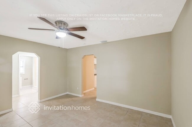 Foto del edificio - 4209 N Downing Ave