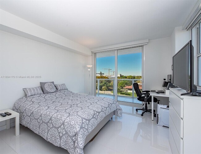 Foto del edificio - 4250 Biscayne Blvd