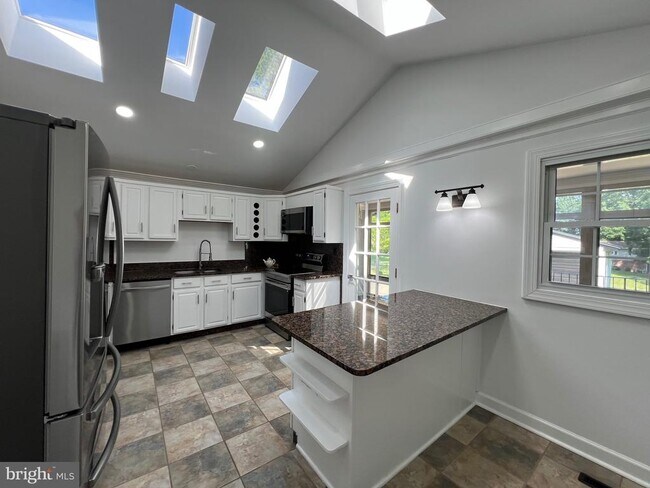 Foto del edificio - 9872 Red Hill Rd