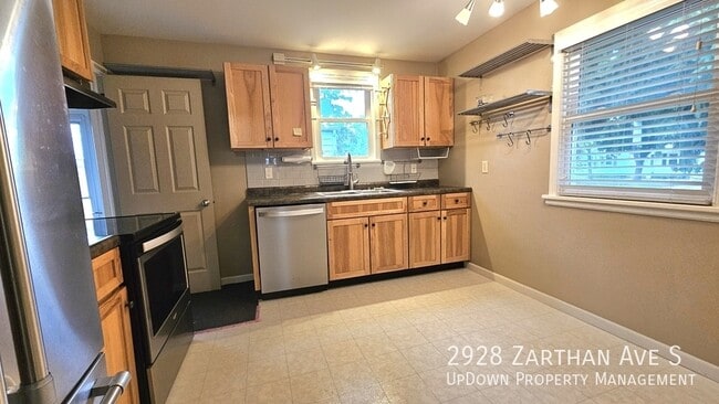 Building Photo - 2928 Zarthan Ave S