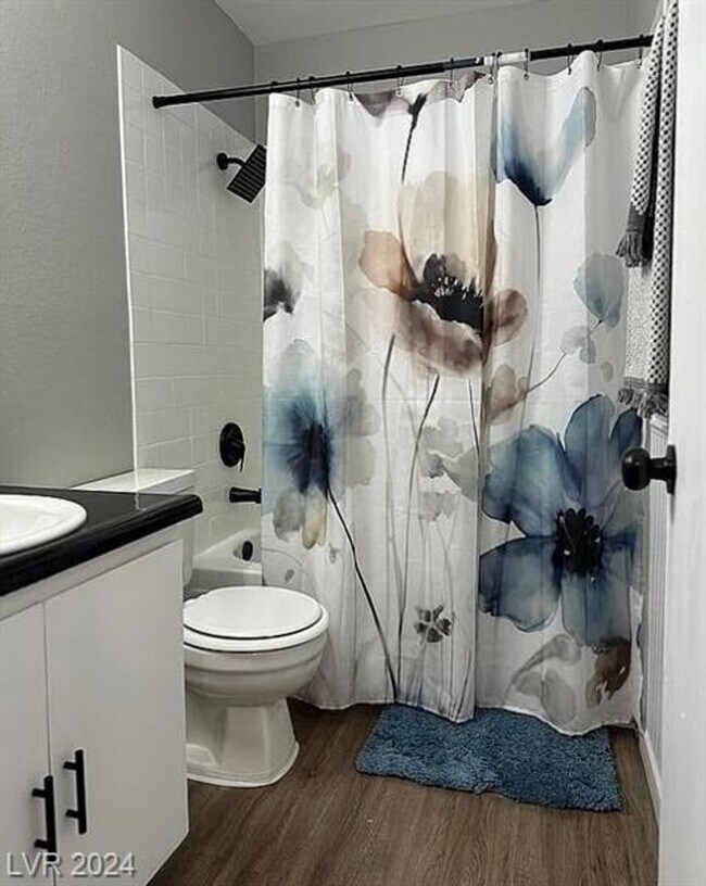 Foto del edificio - ? Renovated 2-Bed Oasis in the Heart of Do...