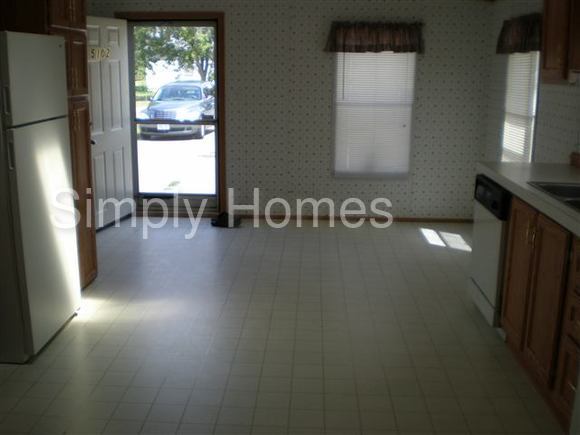 Building Photo - 5102 N 60th St