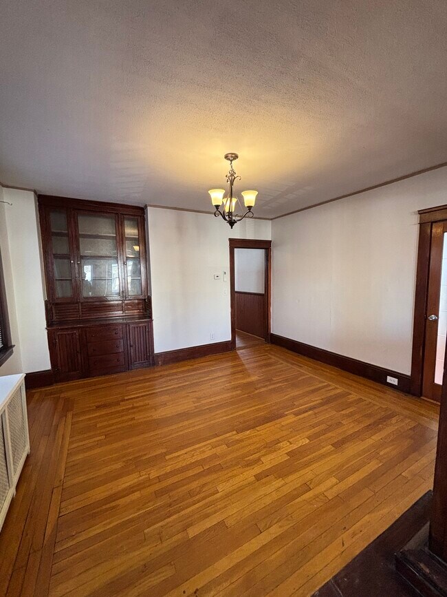 Building Photo - 580 Admiral St