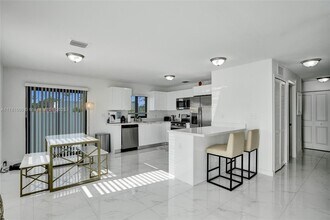 Building Photo - 1712 NW 76th Terrace