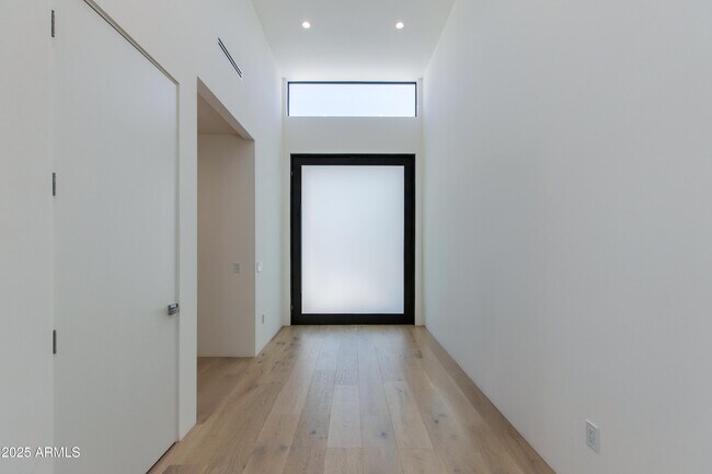 Foto del edificio - 4002 E Avalon Dr