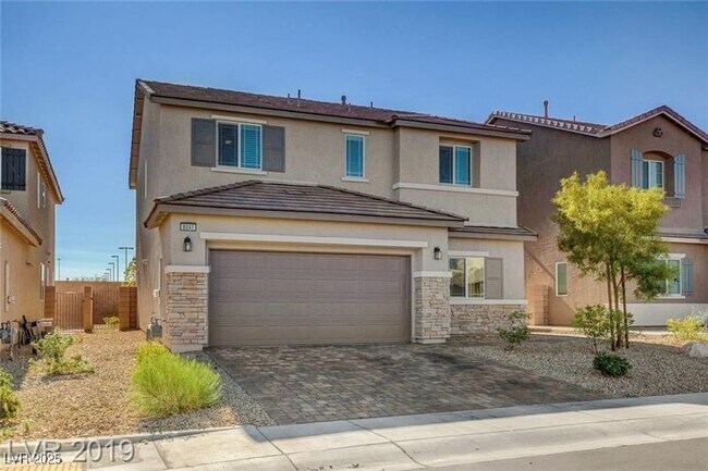 Foto del edificio - 8041 Ancient Oaks Ave