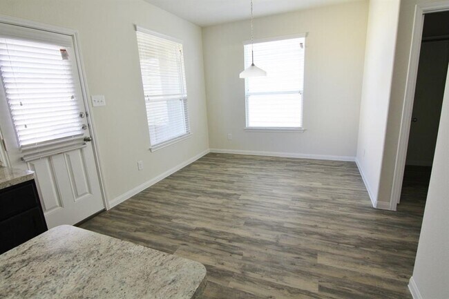 Foto del edificio - 6274 Brenwood Cir