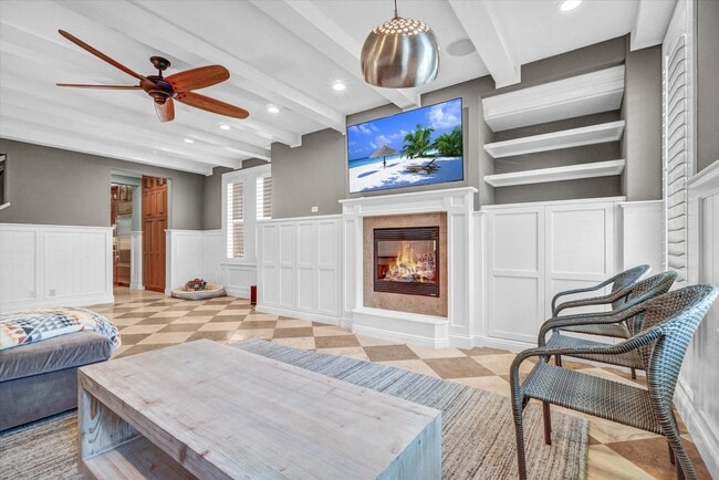 Living room - 206 E Balboa Blvd