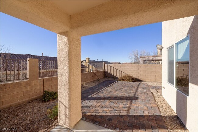 Foto del edificio - 2763 Invermark St