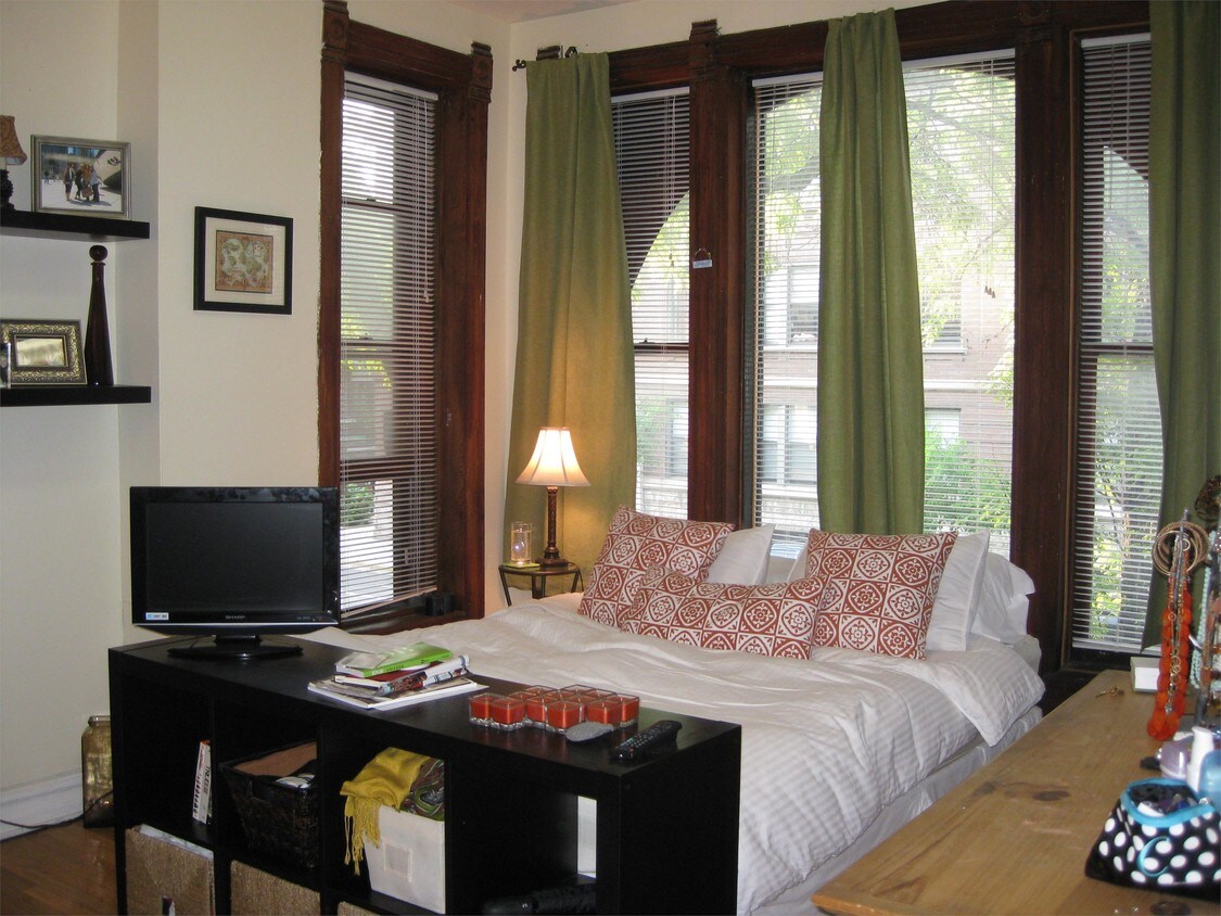 Primary Photo - 517 W Armitage Ave