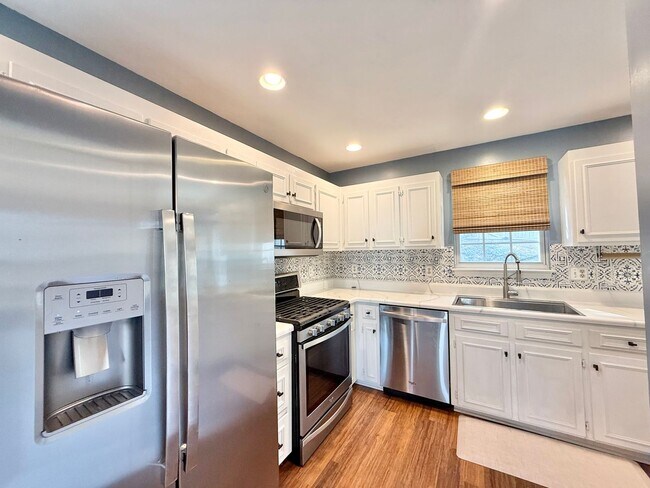 Foto del edificio - Newly Remodeled 3BD, 2.5BA Raleigh Home with a Fenced Yard Near RDU Airport, Shopping, Dining, an...
