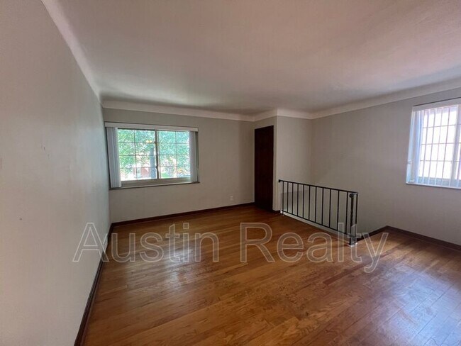Foto del edificio - 6358 Sutherland Ave