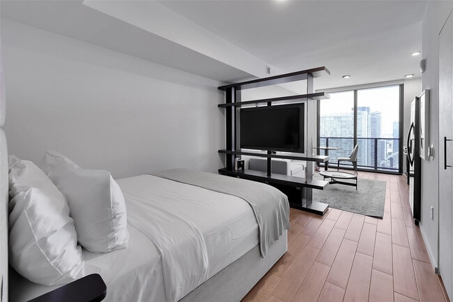 Building Photo - 398 NE 5th St