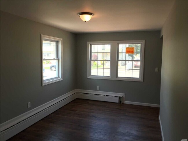 Building Photo - 8 Banbury Ct