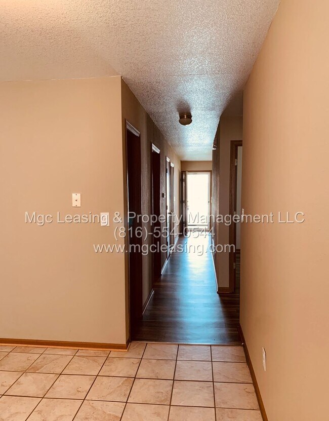 Foto del edificio - 200-202 NW Parker Dr