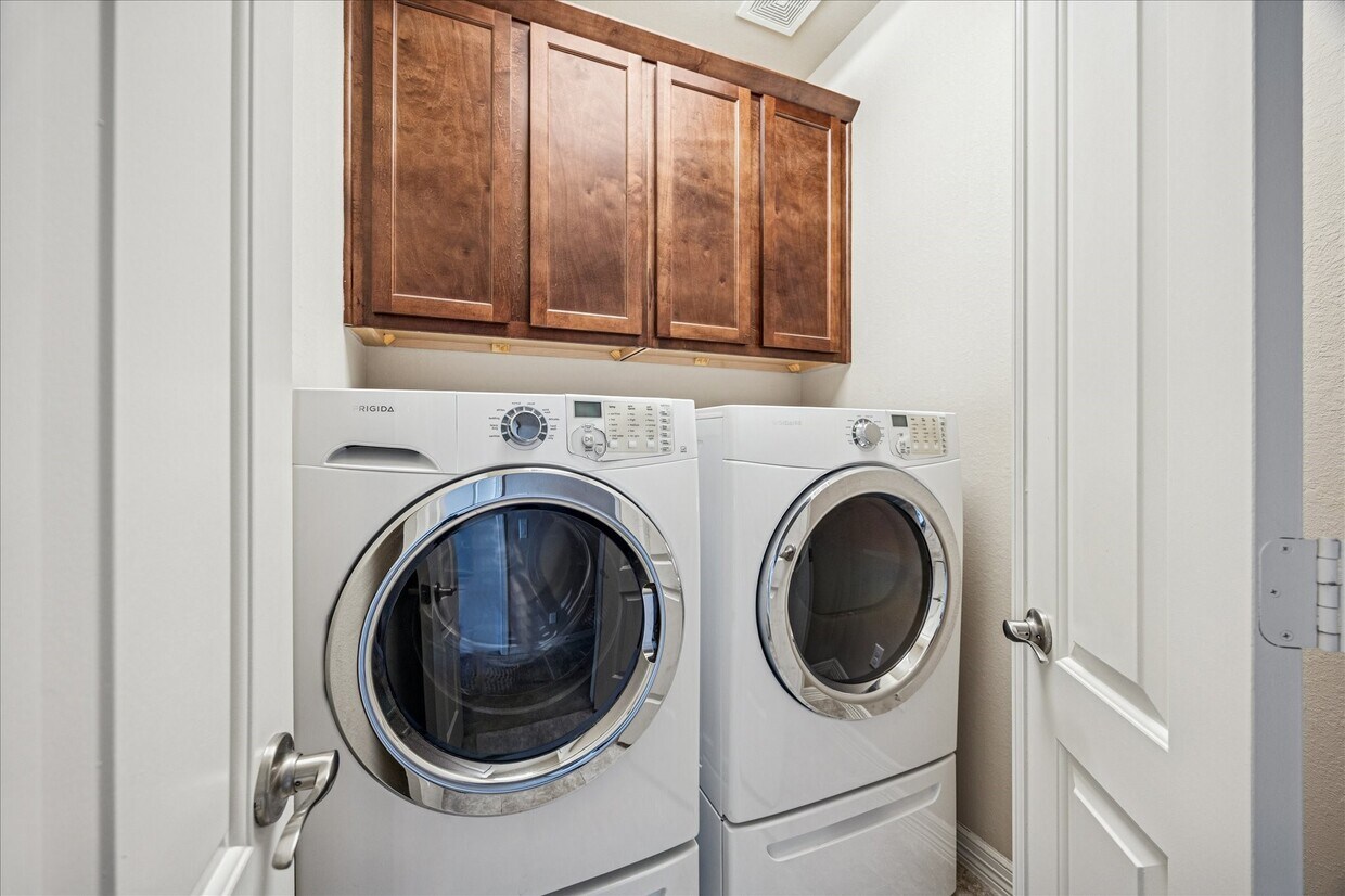 Foto del edificio - 5749 Larkin St