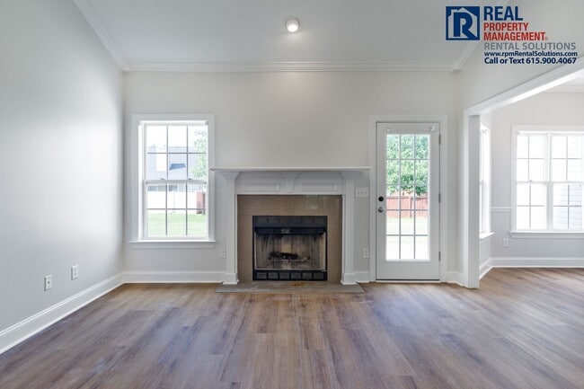 Foto del edificio - Amazing 4 bedroom home with attached garage!