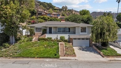 Building Photo - 523 Meadows