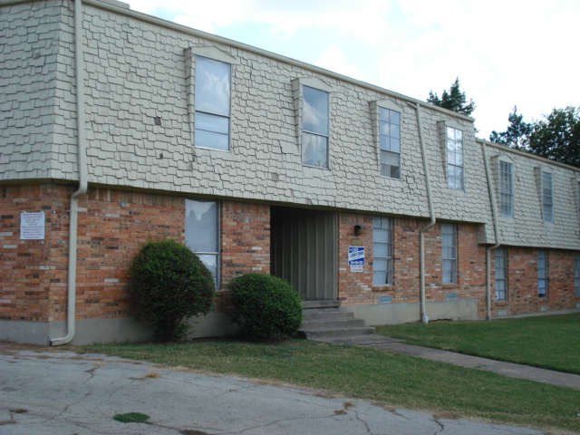 Building Photo - Cedar Crest Apartments