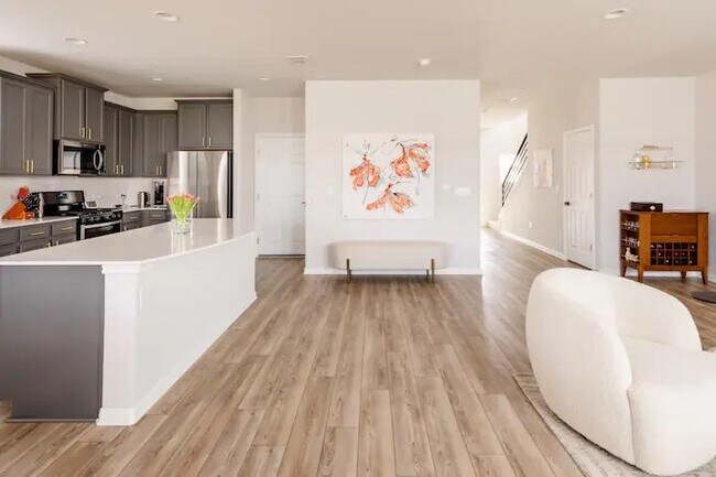 Foto del edificio - 6403 Arden Fls Dr