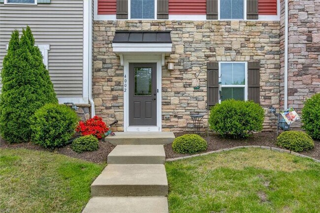 Foto del edificio - 3 bedroom/ 2 full bathroom and 1 half bath...