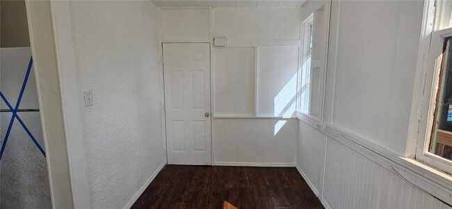 Building Photo - 709 Ora St