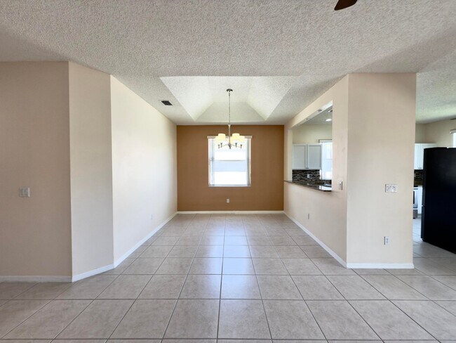 Foto del edificio - 10860 Fillmore Dr