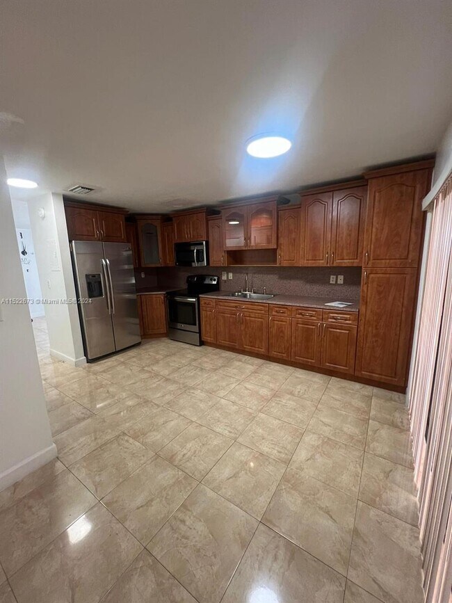 Foto del edificio - 1325 W 41st St