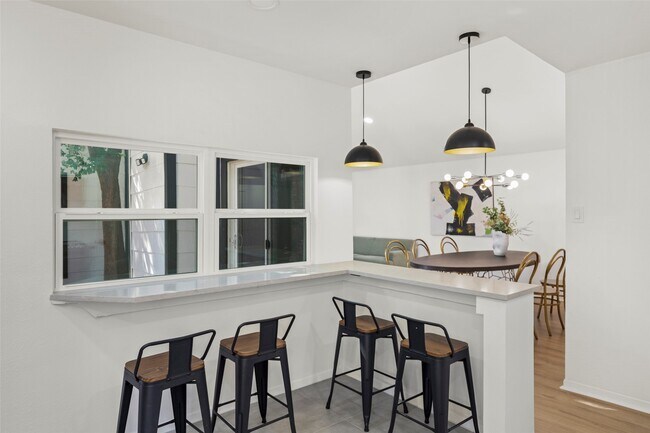 Building Photo - 2019 Wilcrest Dr