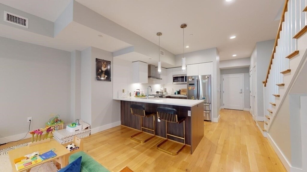 Primary Photo - 260 Beacon St