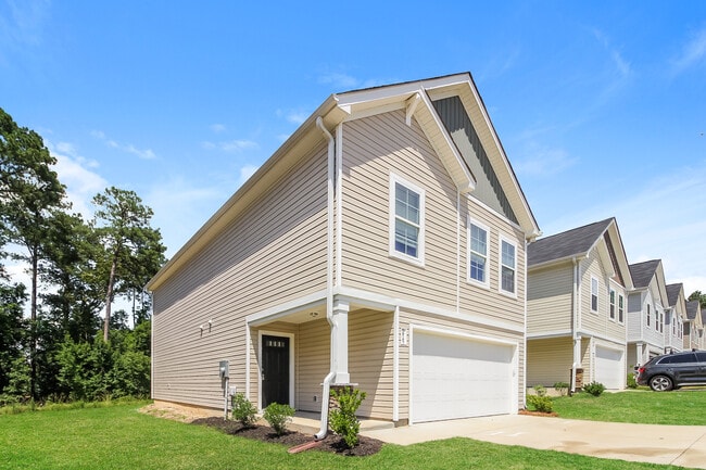 Foto del edificio - 215 Merry Oak Ln