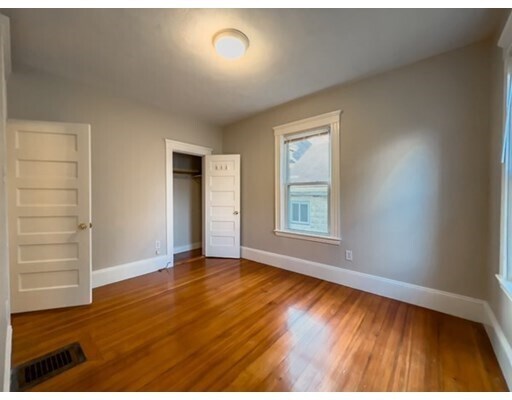Building Photo - 47 Spring Park Ave