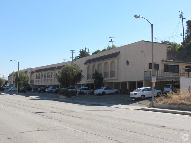 Foto del edificio - Ramona Garden Apartments