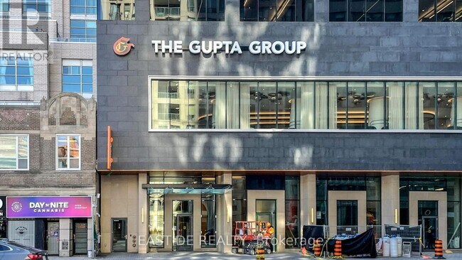 Photo du bâtiment - 395 Bloor St E