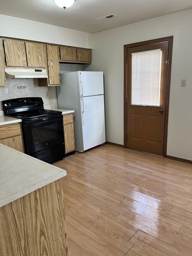 Foto del edificio - 1210 W Main St