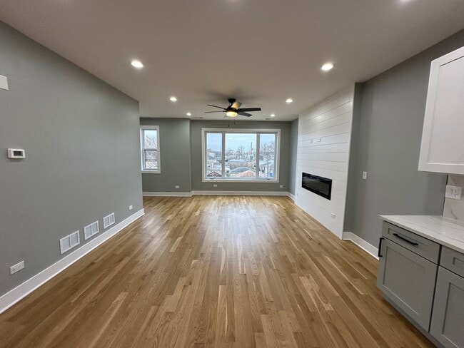 Building Photo - 4942 W Belden St