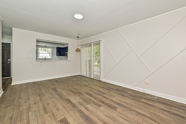 Foto del edificio - 8439 Country Oaks Rd