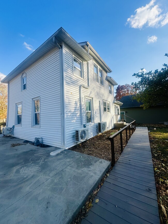 Building Photo - 121 S 34th St