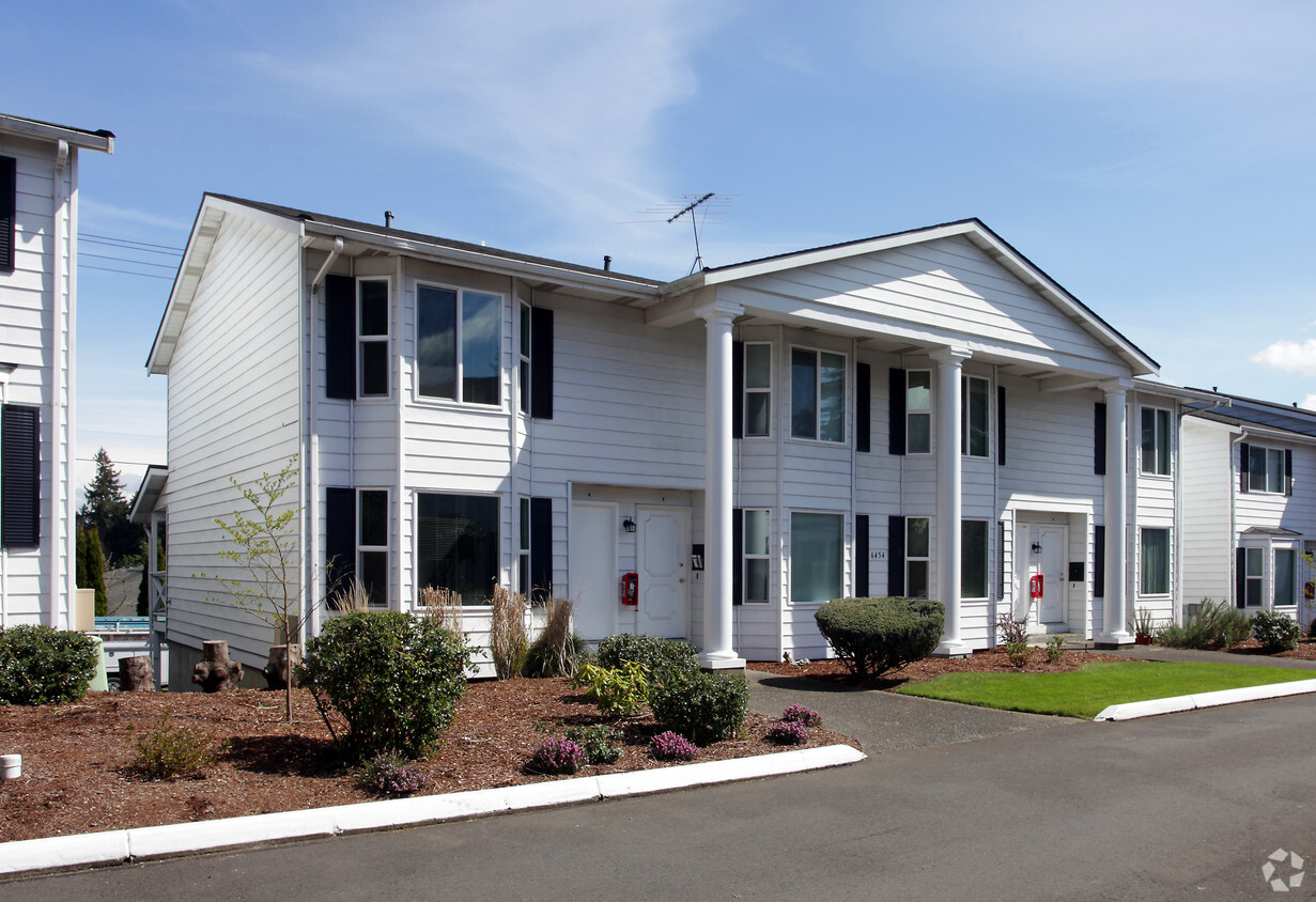 Primary Photo - Thirteen Colonies Townhomes